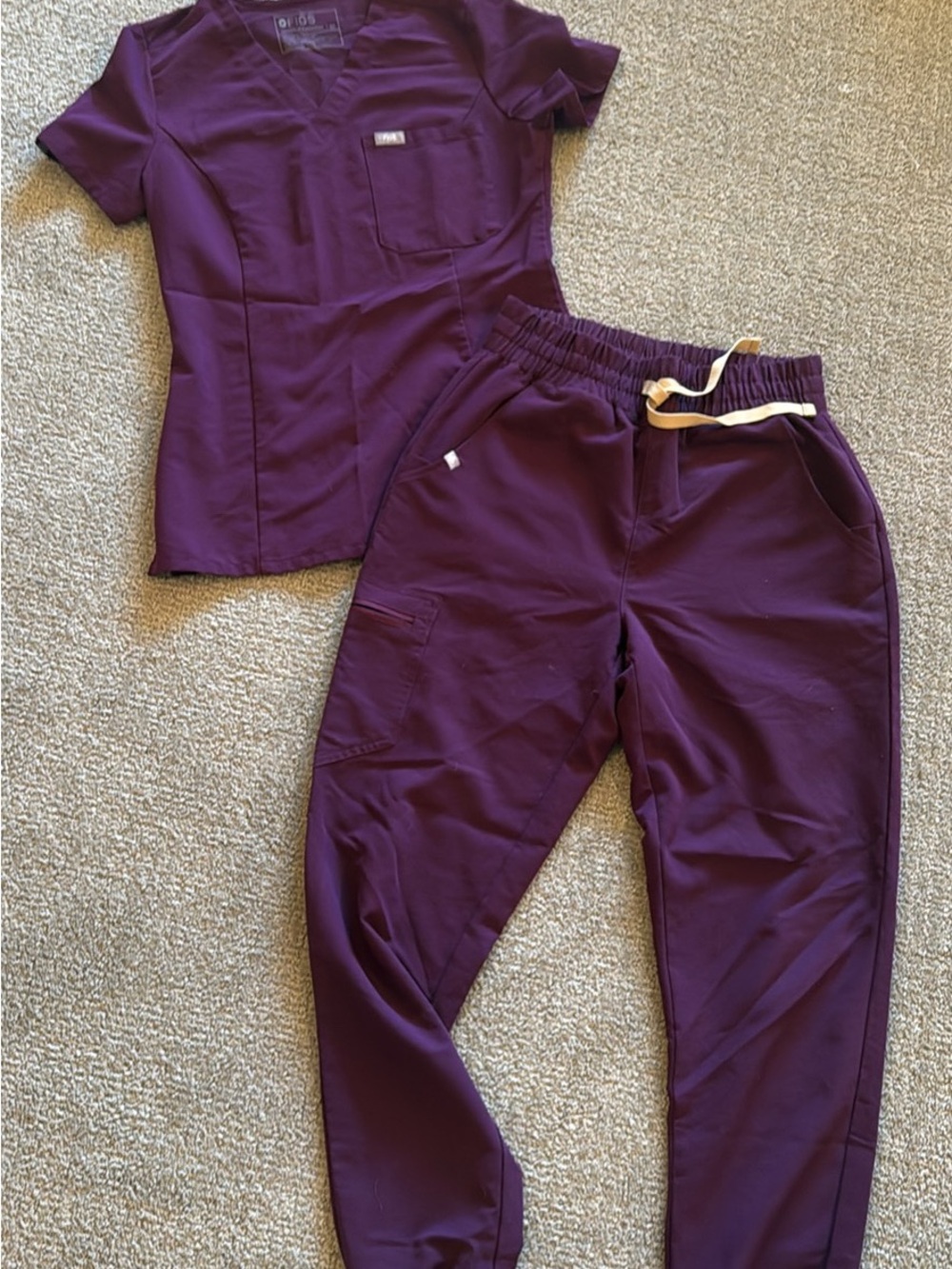 FIGS Women’s Plum Scrub Set
